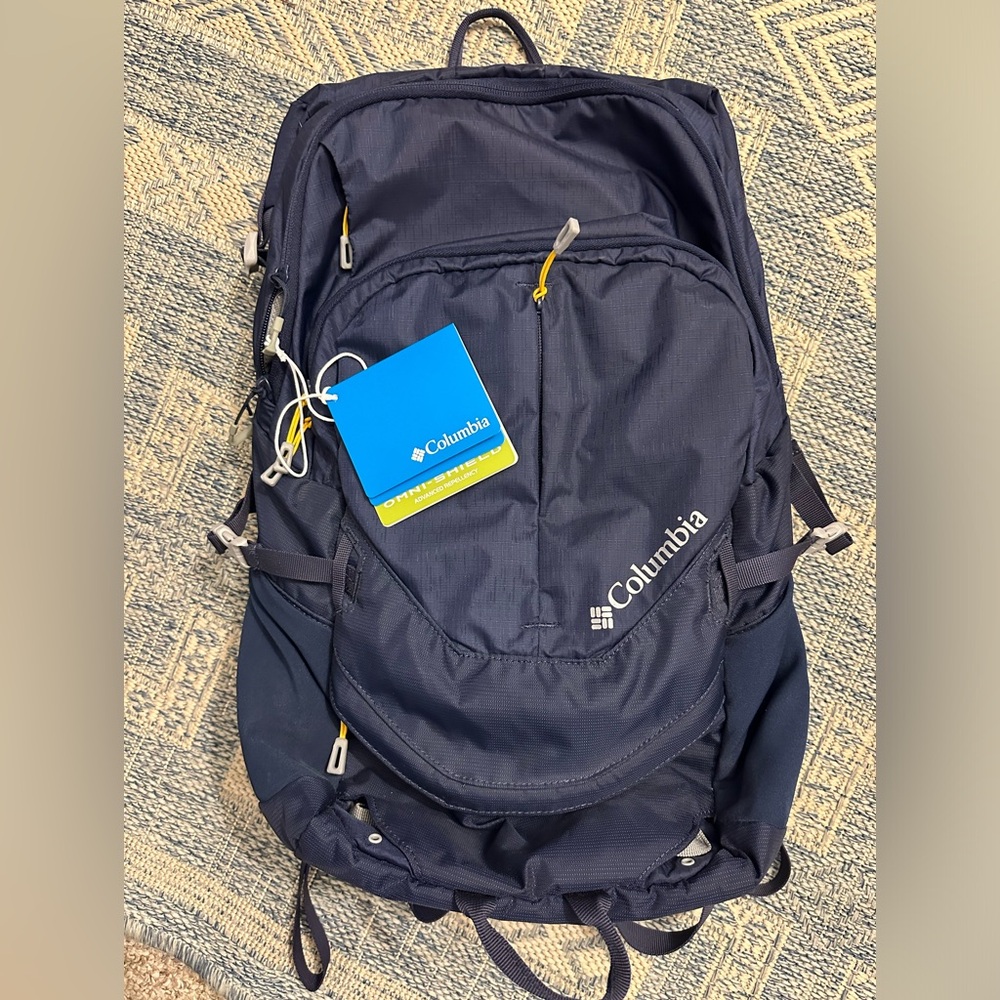 Brand New with Tags! Columbia Daypack/Backpack
Urban 23 L Color: Navy Blue